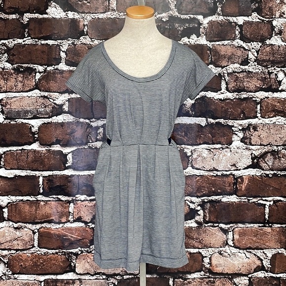 Subtitled Dress Blue Gray Stripes T-Shirt Tie Back Size 8 - Picture 3 of 12